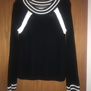 525 American black and white sweater.